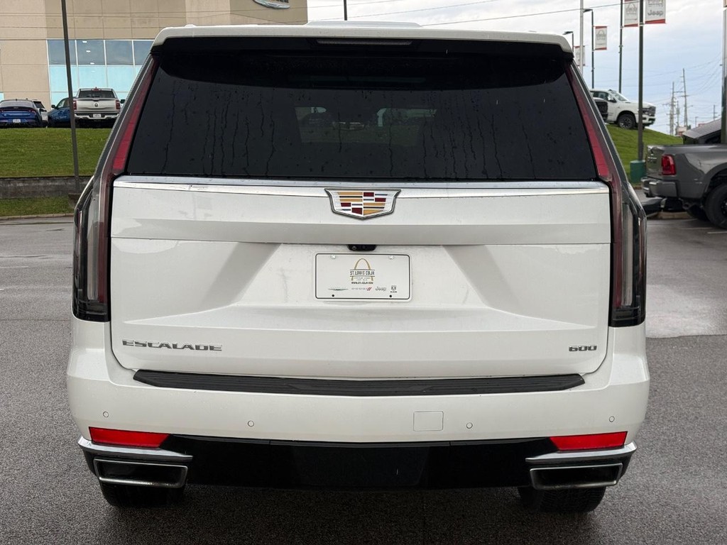 Cadillac Escalade Vehicle Full-screen Gallery Image 05