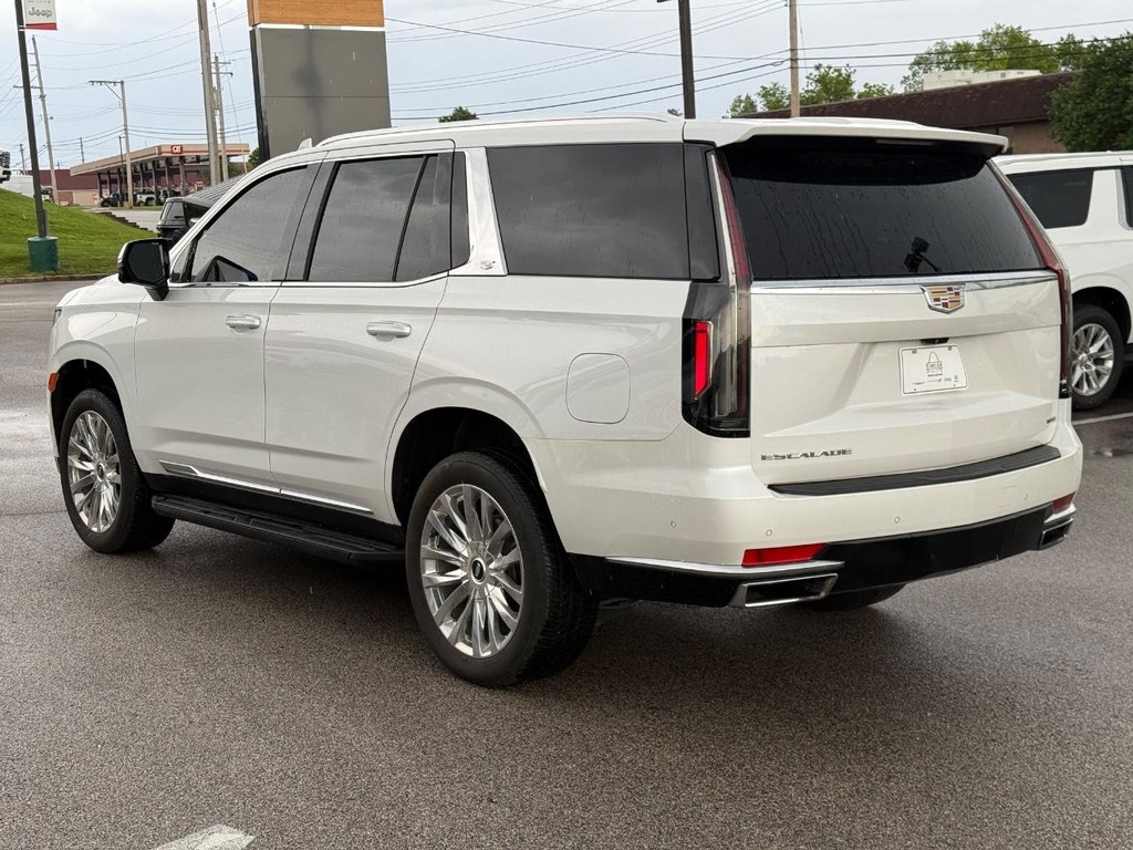 Cadillac Escalade Vehicle Full-screen Gallery Image 06