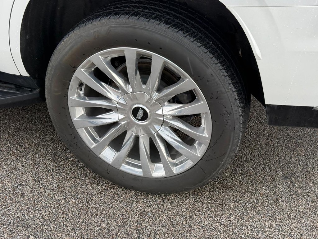 Cadillac Escalade Vehicle Full-screen Gallery Image 07