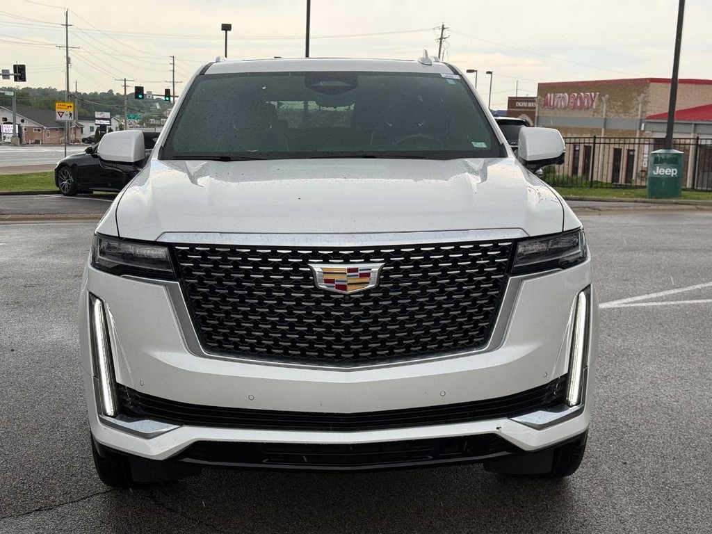 Cadillac Escalade Vehicle Full-screen Gallery Image 09