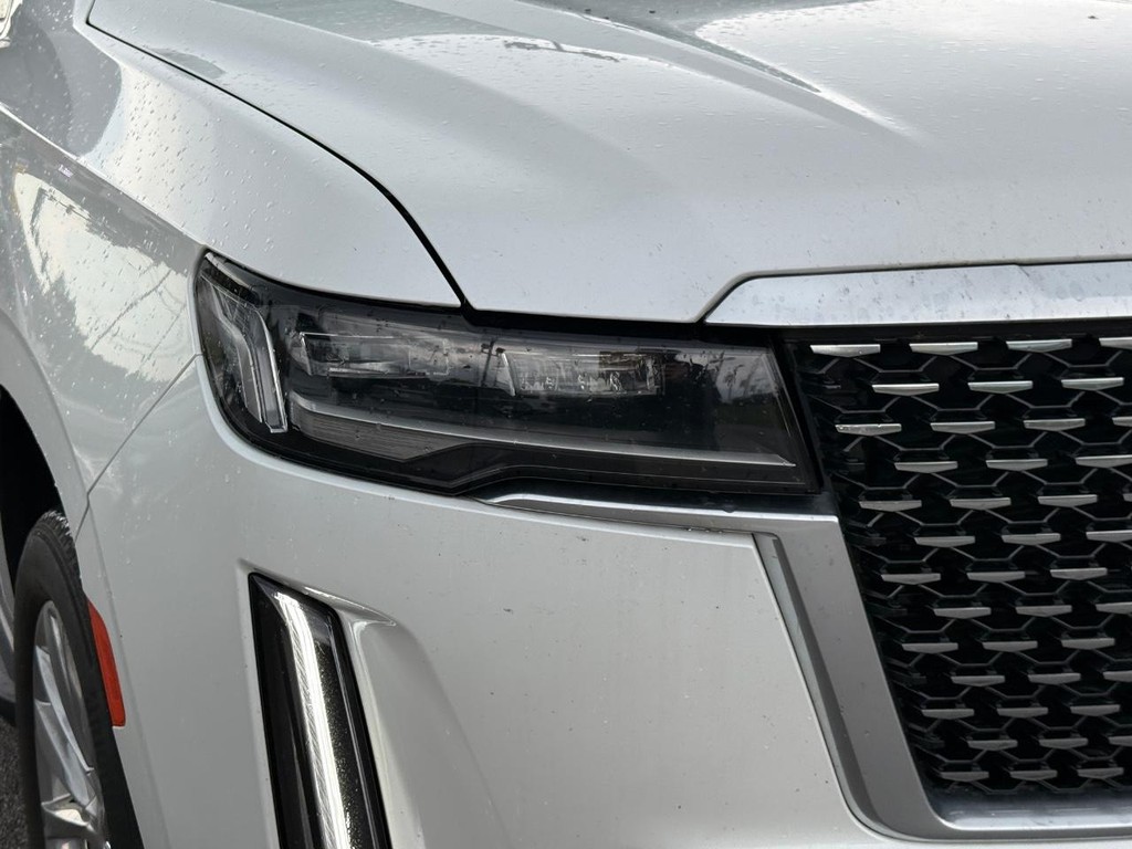Cadillac Escalade Vehicle Full-screen Gallery Image 10
