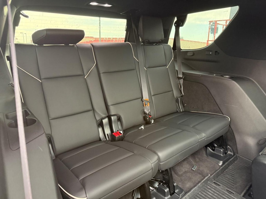 Cadillac Escalade Vehicle Full-screen Gallery Image 12