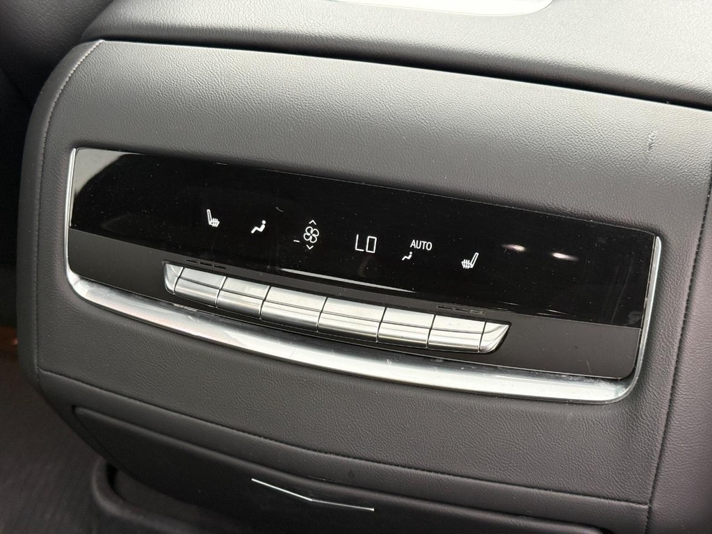 Cadillac Escalade Vehicle Full-screen Gallery Image 14