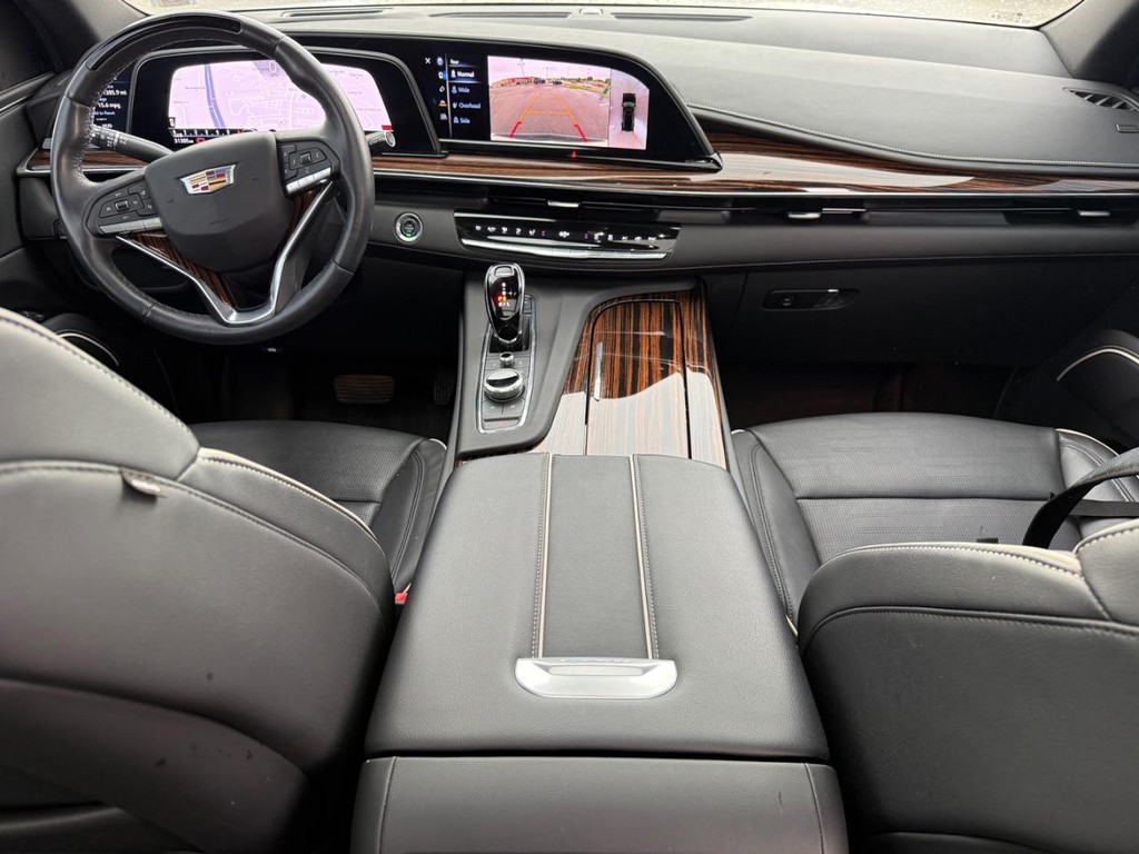 Cadillac Escalade Vehicle Full-screen Gallery Image 15