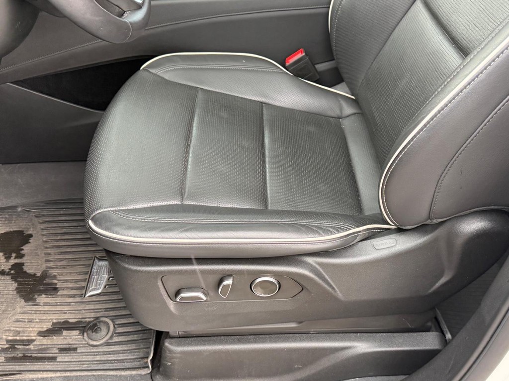 Cadillac Escalade Vehicle Full-screen Gallery Image 21