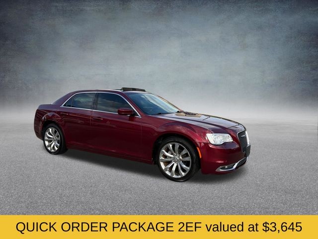 Chrysler 300 Vehicle Full-screen Gallery Image 02