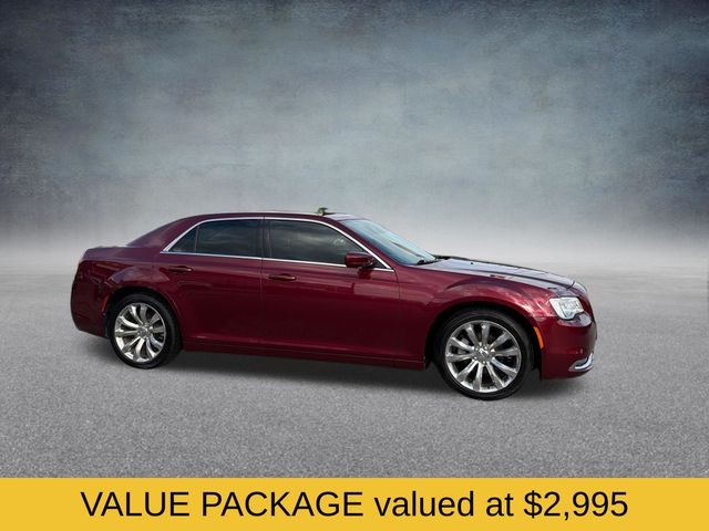 Chrysler 300 Vehicle Full-screen Gallery Image 03