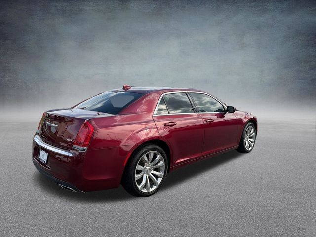 Chrysler 300 Vehicle Full-screen Gallery Image 06