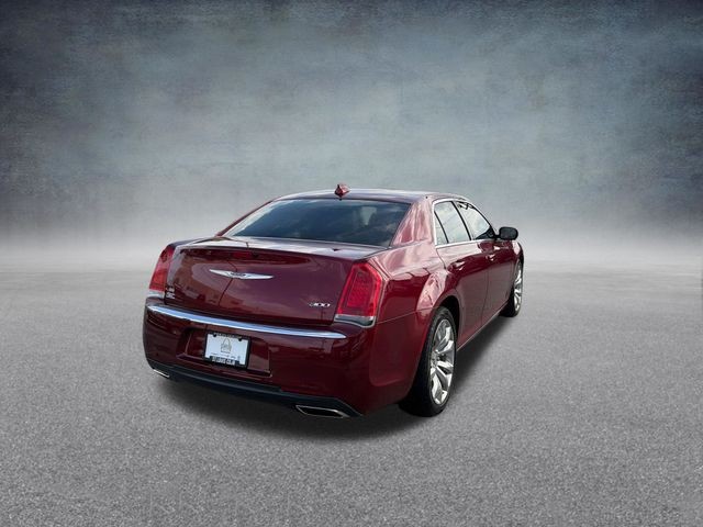 Chrysler 300 Vehicle Full-screen Gallery Image 07