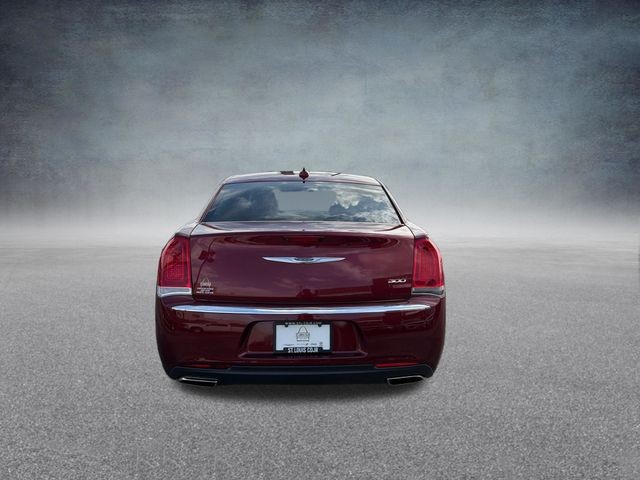 Chrysler 300 Vehicle Full-screen Gallery Image 08