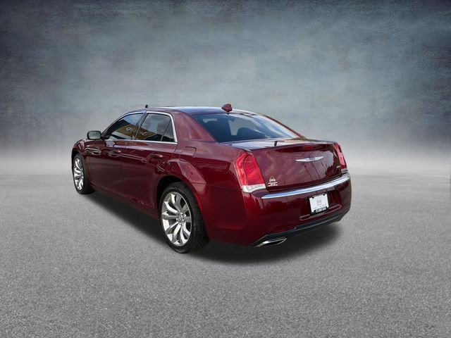 Chrysler 300 Vehicle Full-screen Gallery Image 11