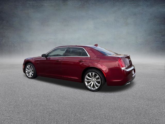 Chrysler 300 Vehicle Full-screen Gallery Image 12