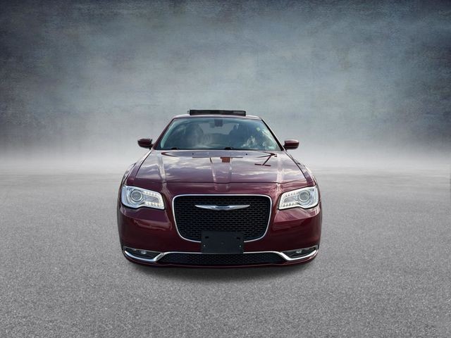 Chrysler 300 Vehicle Full-screen Gallery Image 16