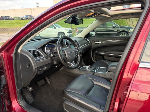 Chrysler 300 Vehicle Full-screen Gallery Image 20