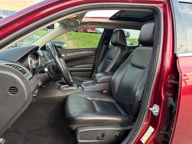 Chrysler 300 Vehicle Full-screen Gallery Image 21