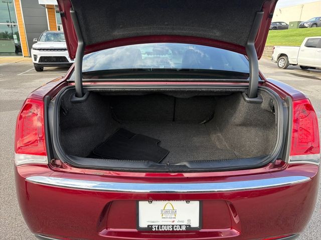 Chrysler 300 Vehicle Full-screen Gallery Image 26