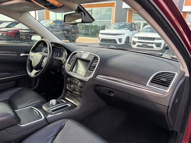 Chrysler 300 Vehicle Full-screen Gallery Image 36
