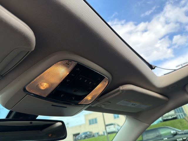 Chrysler 300 Vehicle Full-screen Gallery Image 39