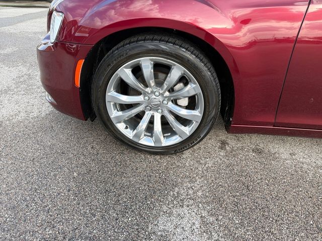 Chrysler 300 Vehicle Full-screen Gallery Image 40