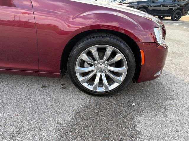 Chrysler 300 Vehicle Full-screen Gallery Image 43