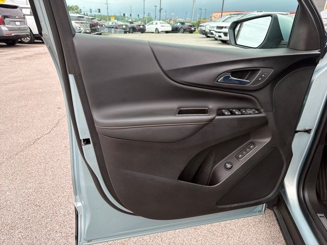 Chevrolet Equinox Vehicle Full-screen Gallery Image 21