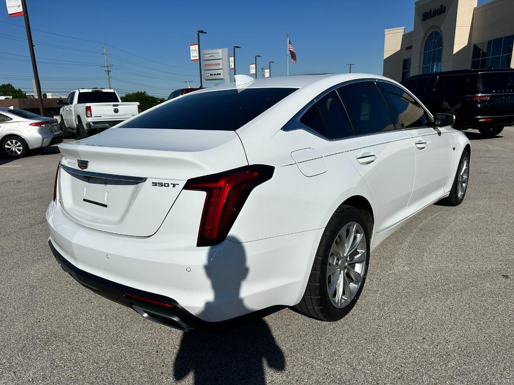 Cadillac CT5 Vehicle Full-screen Gallery Image 03