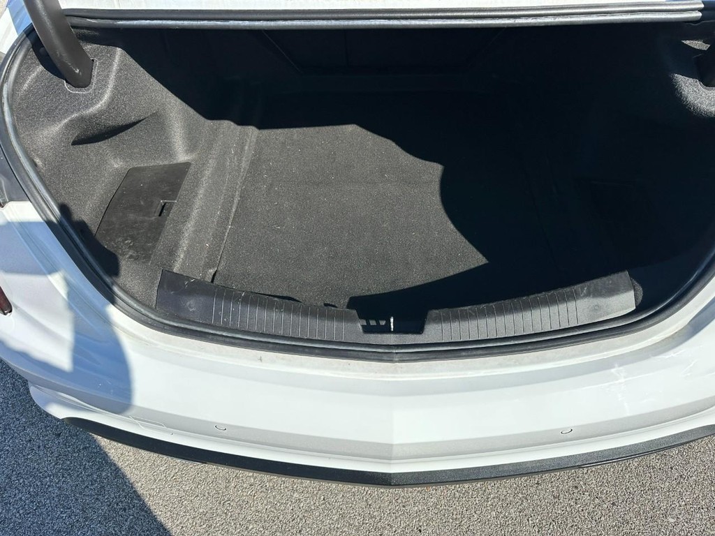 Cadillac CT5 Vehicle Full-screen Gallery Image 05