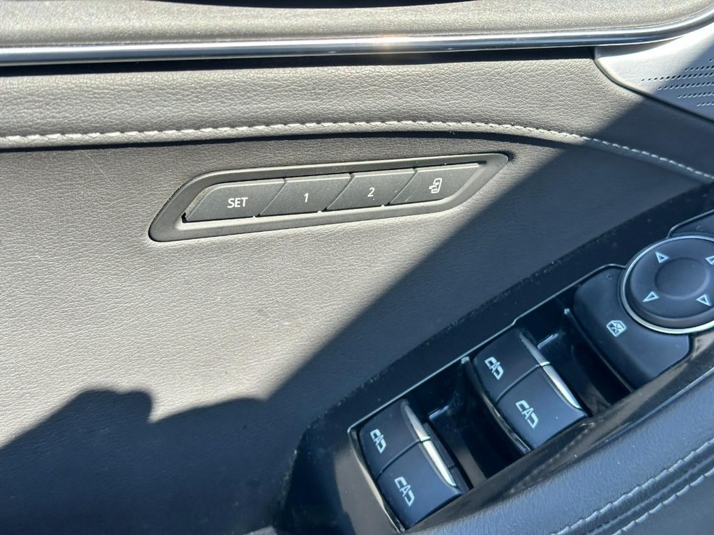 Cadillac CT5 Vehicle Full-screen Gallery Image 18