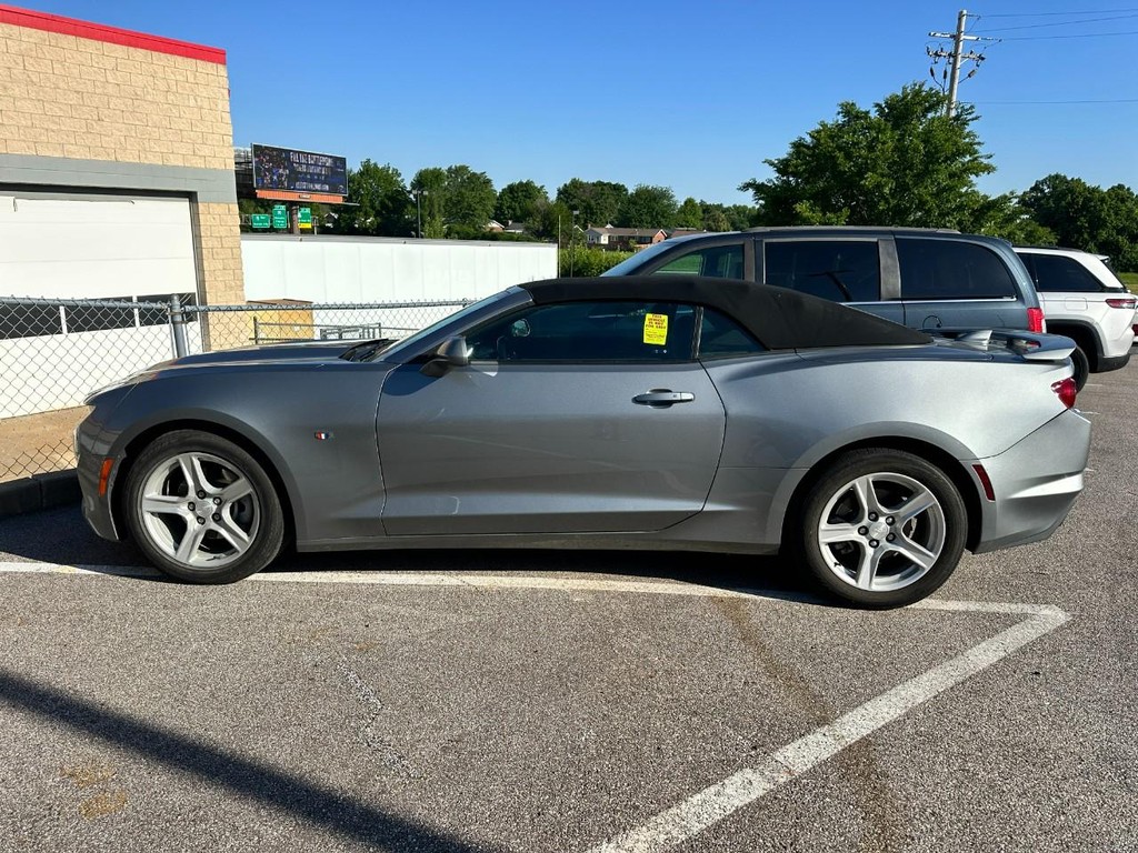 Chevrolet Camaro Vehicle Full-screen Gallery Image 02