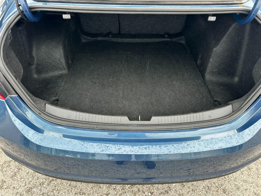 Chevrolet Malibu Vehicle Full-screen Gallery Image 05