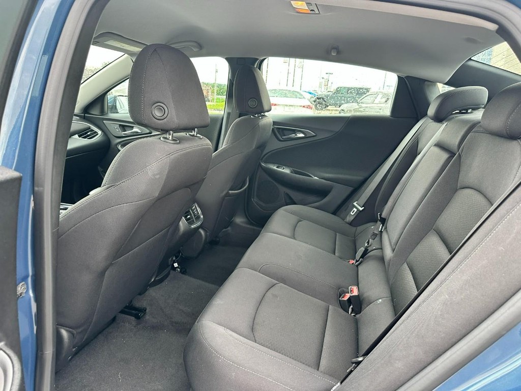 Chevrolet Malibu Vehicle Full-screen Gallery Image 09