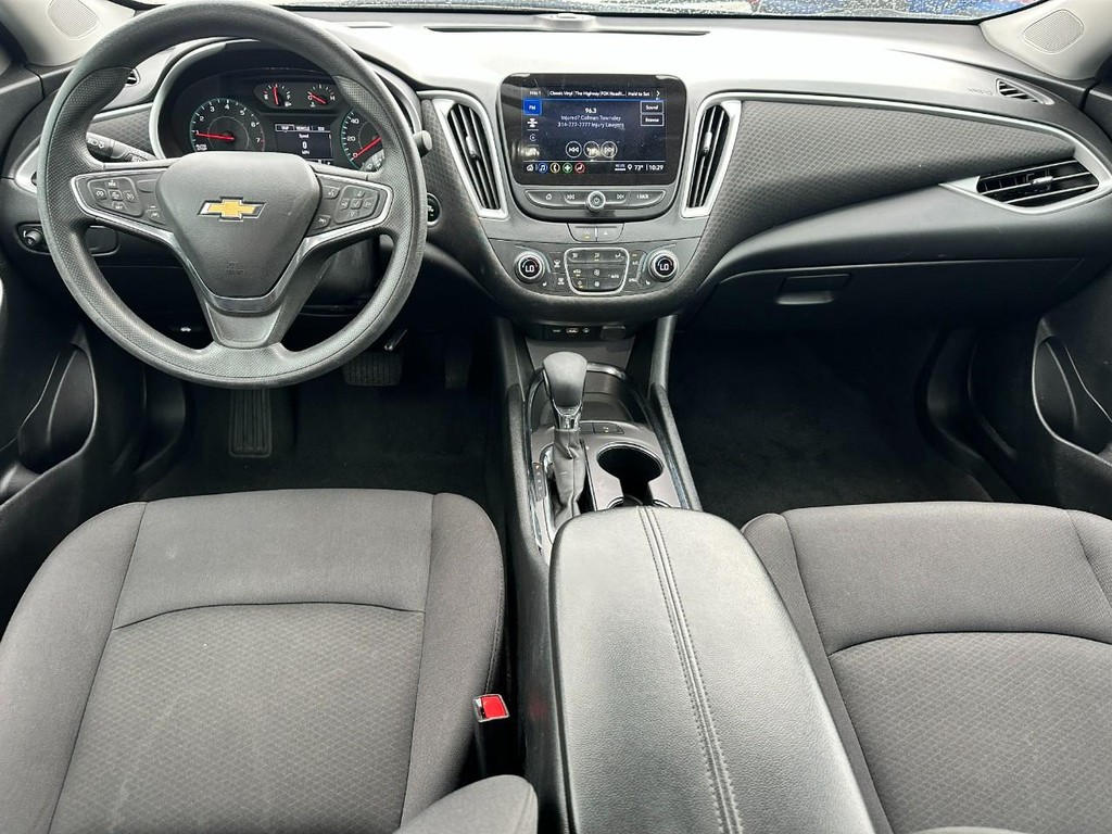 Chevrolet Malibu Vehicle Full-screen Gallery Image 10