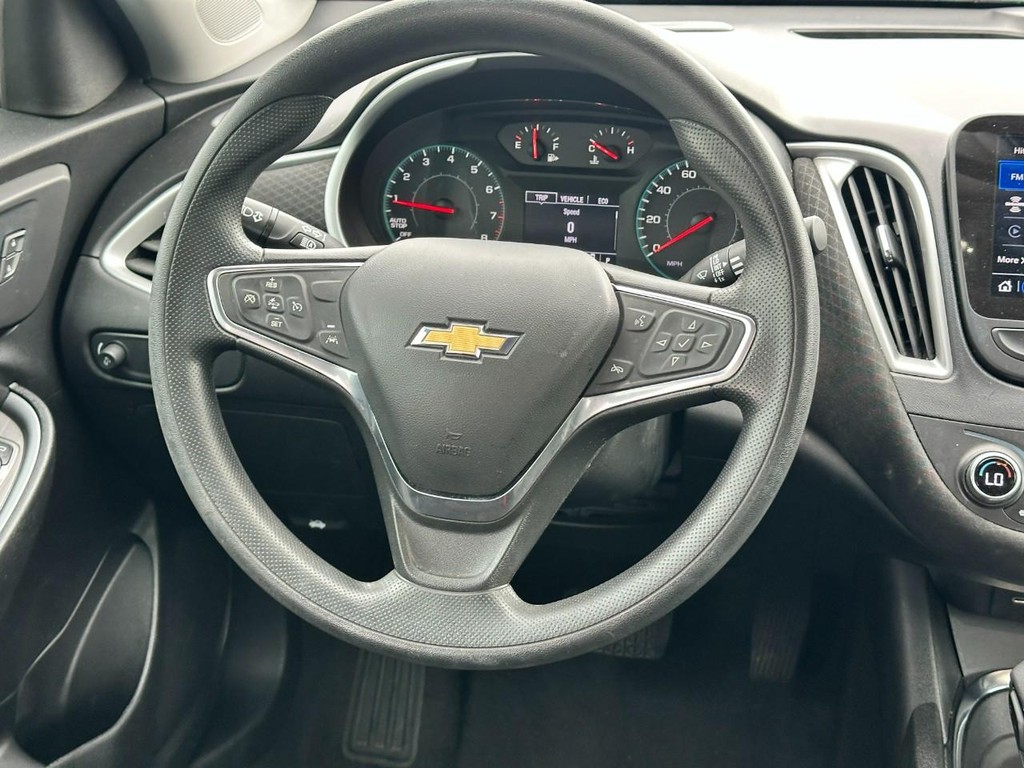 Chevrolet Malibu Vehicle Full-screen Gallery Image 11