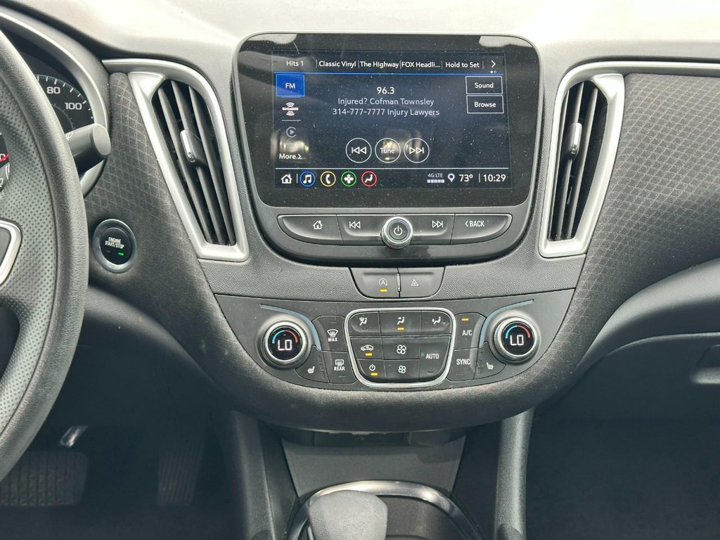 Chevrolet Malibu Vehicle Full-screen Gallery Image 12
