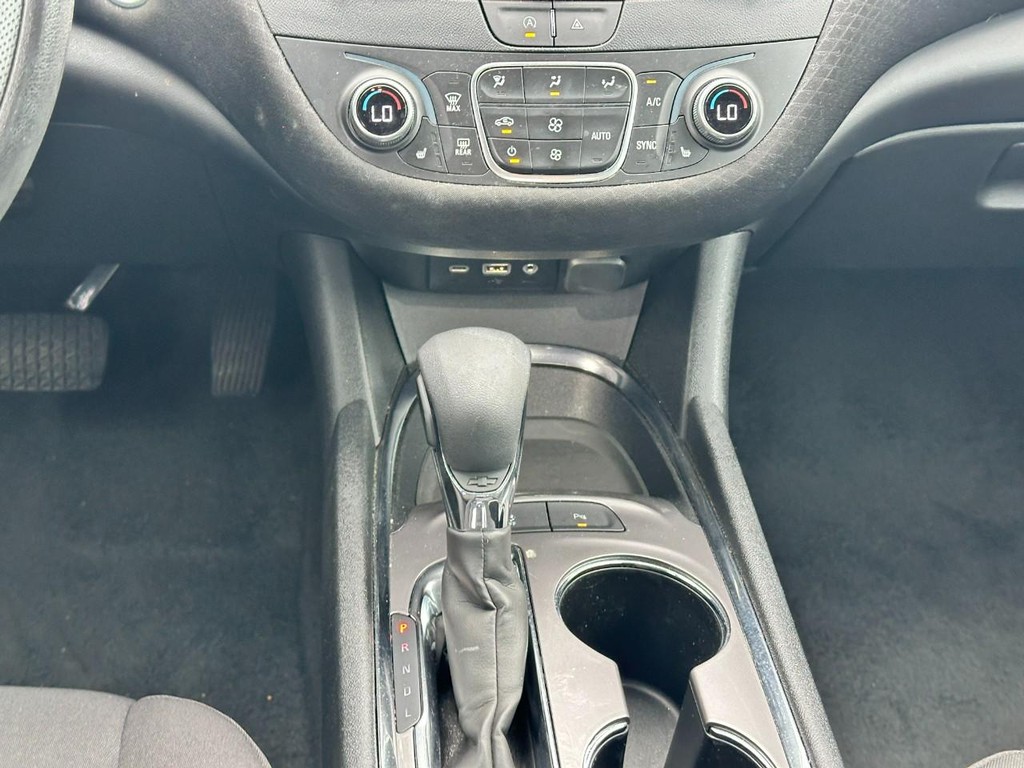 Chevrolet Malibu Vehicle Full-screen Gallery Image 13