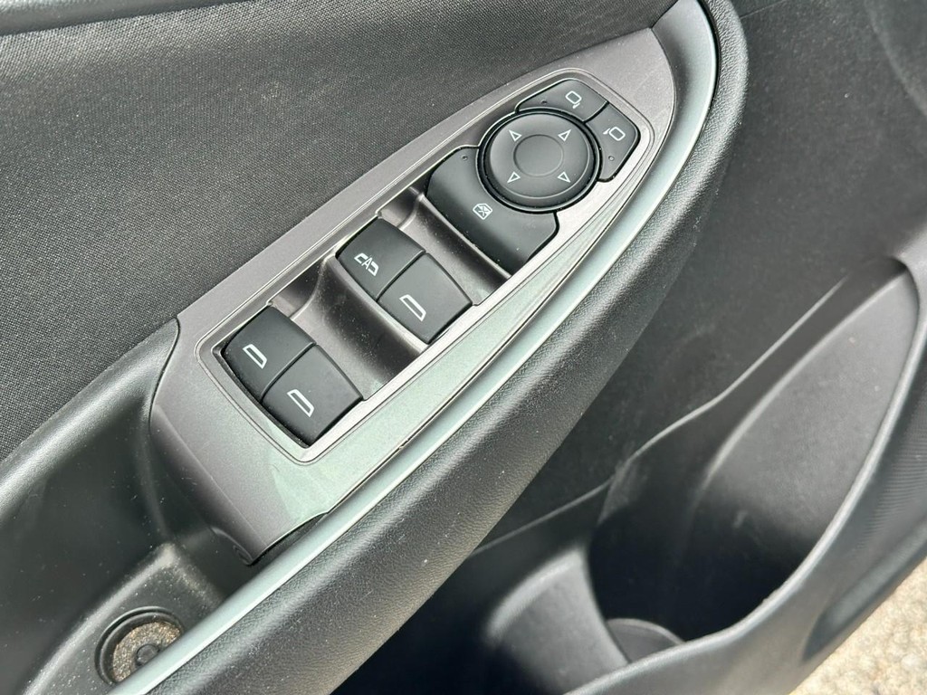 Chevrolet Malibu Vehicle Full-screen Gallery Image 15