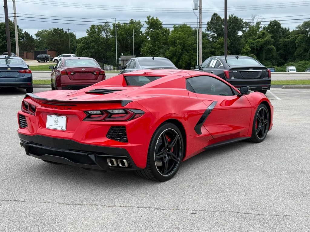 Chevrolet Corvette Vehicle Full-screen Gallery Image 03