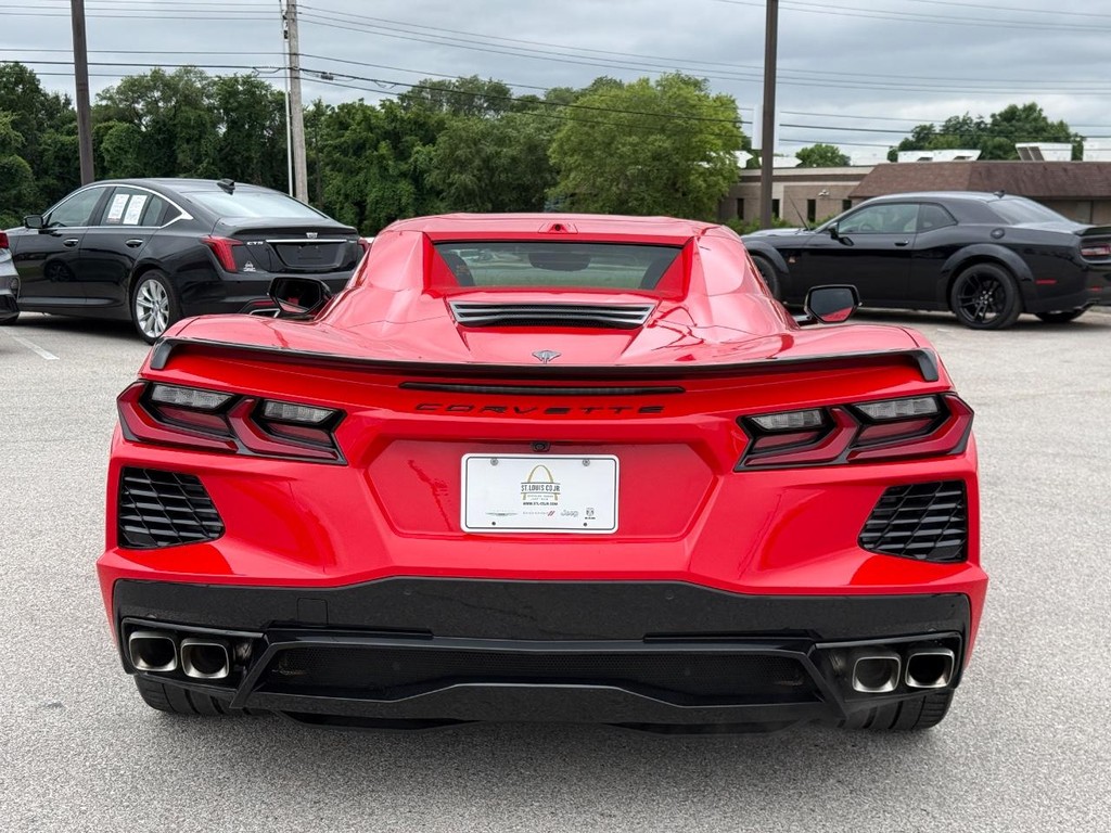 Chevrolet Corvette Vehicle Full-screen Gallery Image 04