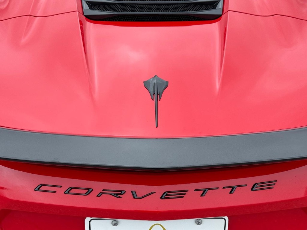Chevrolet Corvette Vehicle Full-screen Gallery Image 05