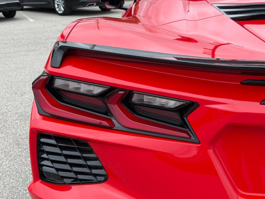 Chevrolet Corvette Vehicle Full-screen Gallery Image 06