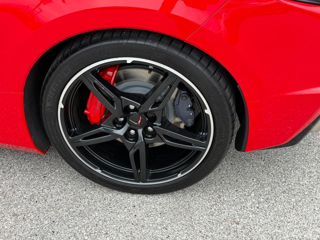 Chevrolet Corvette Vehicle Full-screen Gallery Image 08