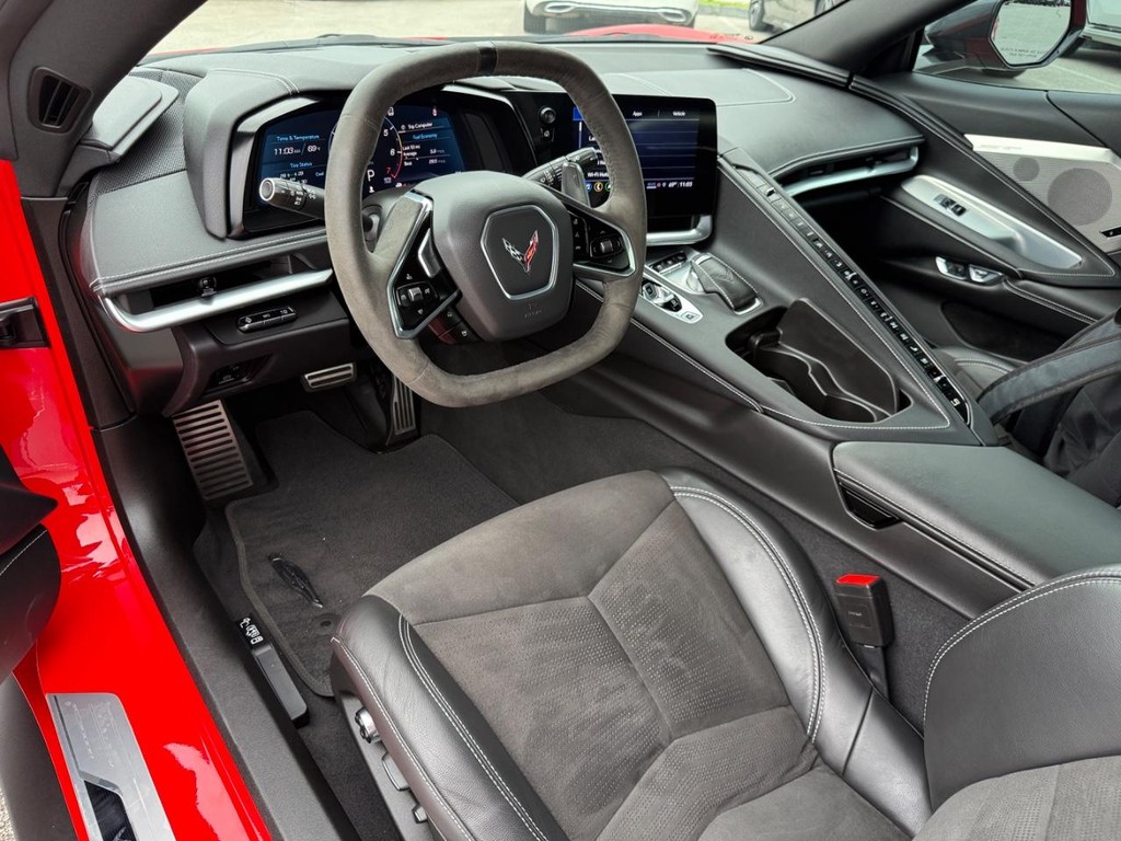 Chevrolet Corvette Vehicle Full-screen Gallery Image 16