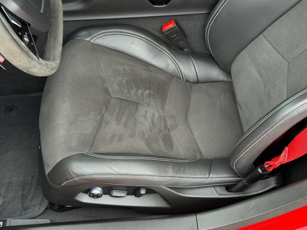 Chevrolet Corvette Vehicle Full-screen Gallery Image 18