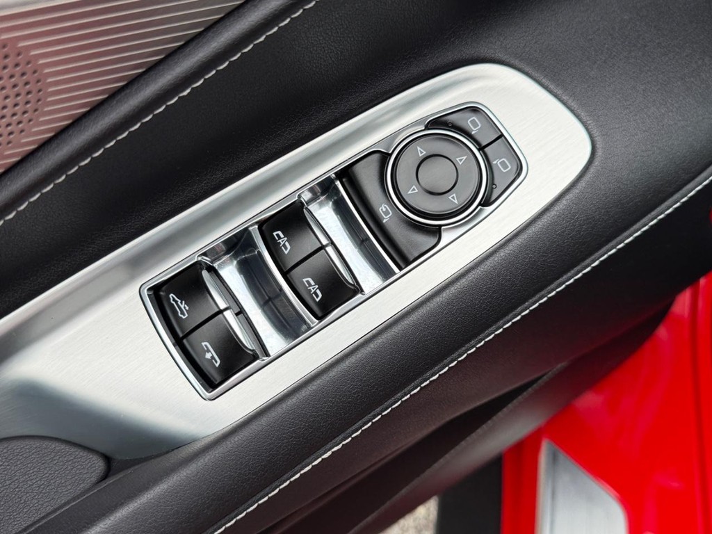 Chevrolet Corvette Vehicle Full-screen Gallery Image 19