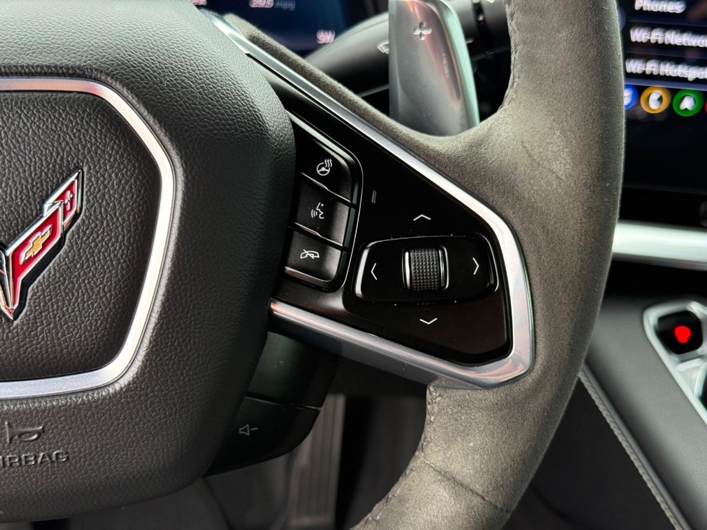 Chevrolet Corvette Vehicle Full-screen Gallery Image 23
