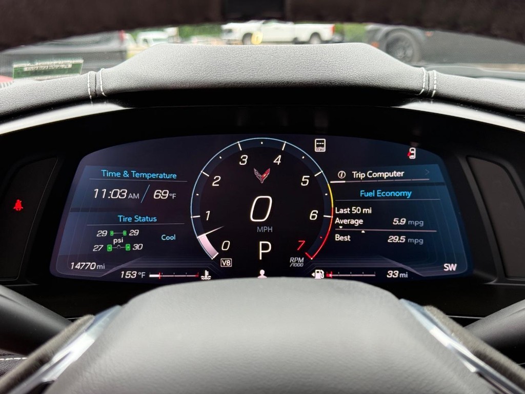 Chevrolet Corvette Vehicle Full-screen Gallery Image 24