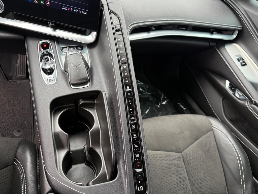 Chevrolet Corvette Vehicle Full-screen Gallery Image 28