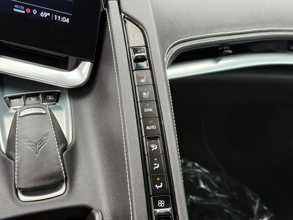 Chevrolet Corvette Vehicle Full-screen Gallery Image 29
