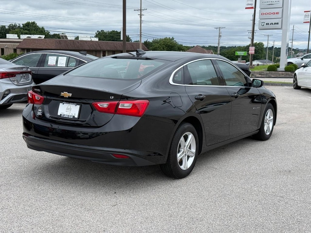 Chevrolet Malibu Vehicle Full-screen Gallery Image 03