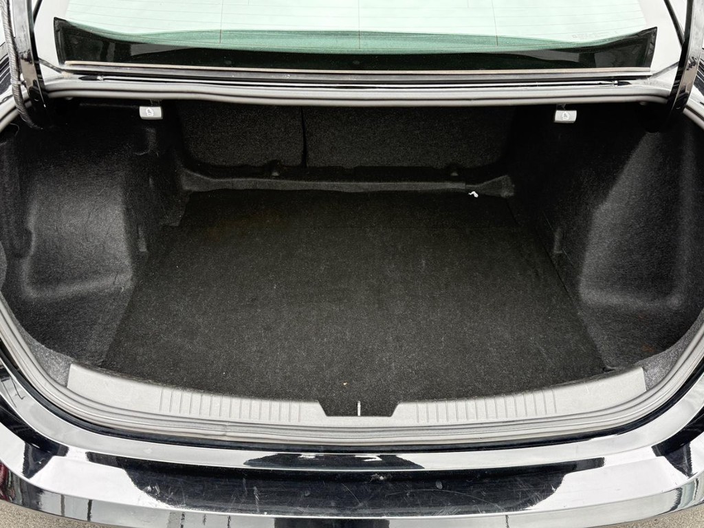 Chevrolet Malibu Vehicle Full-screen Gallery Image 04